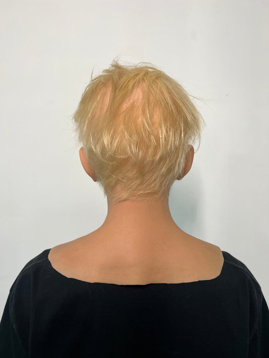 Ultra Realistic Female Silicone Mask Full Head – Natural Middle Aged Woman Mask with Short Hair for Disguise, Cosplay & Film