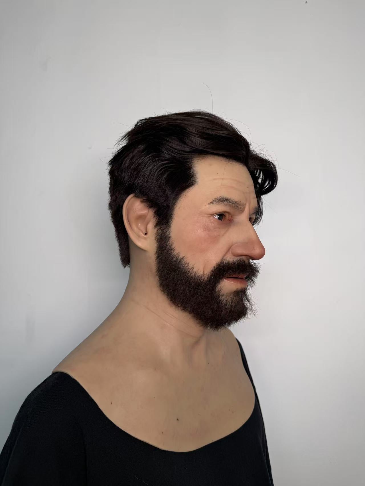 Ultra Realistic Silicone Mask with Hair & Beard – Natural Male Face Disguise for Film, Social Experiments & Content Creation