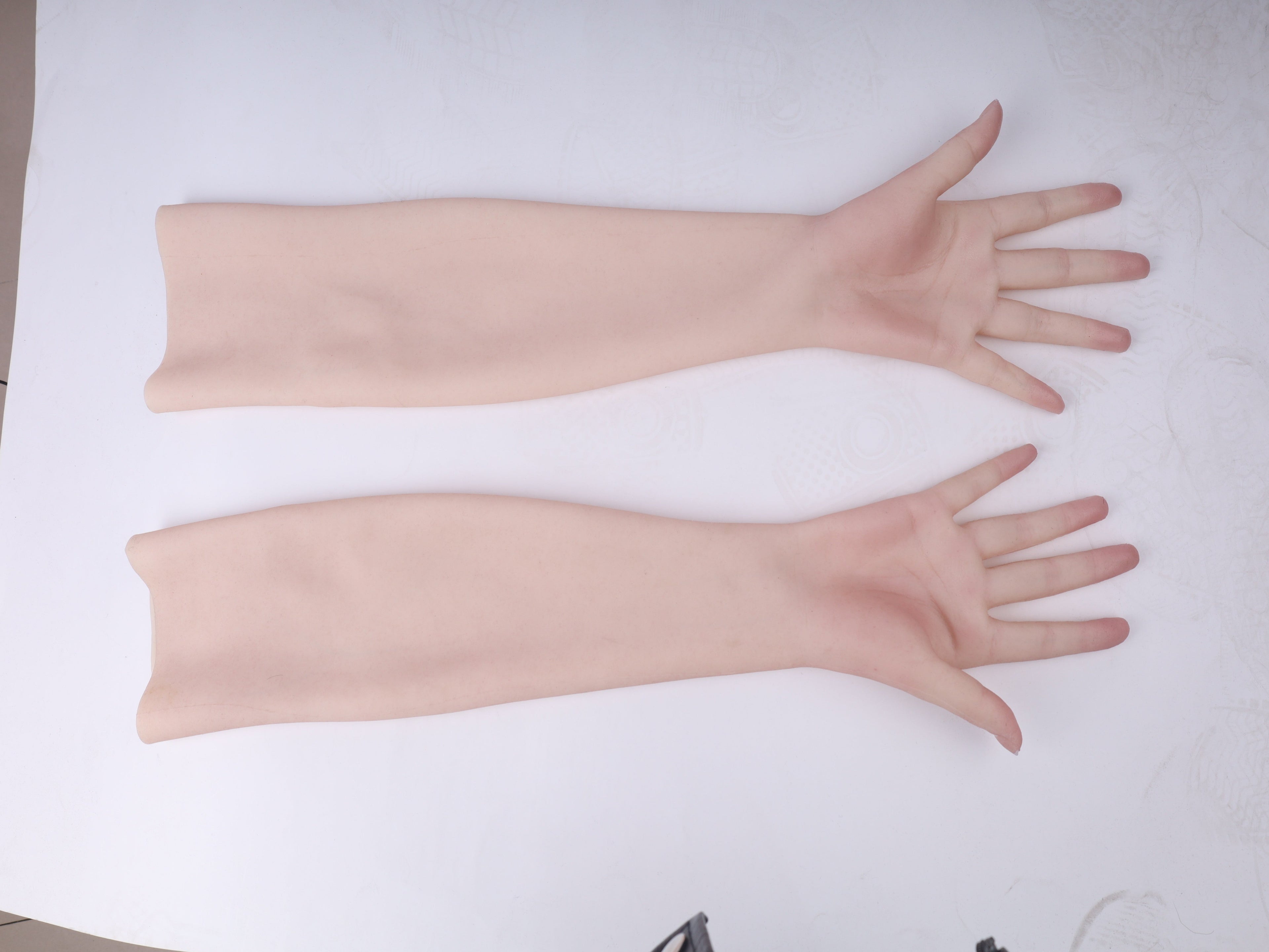 Ultra Realistic Female Silicone Hands with Forearm – Lifelike Wearable Hands for Full Disguise, Cosplay & Film